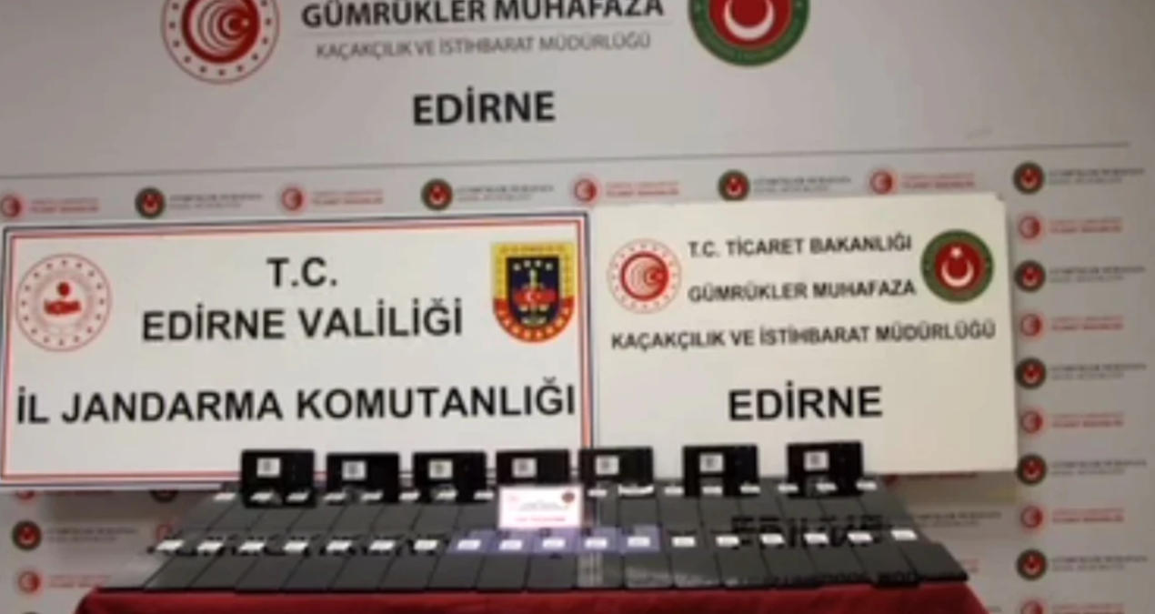 Edirne’deki TIR’da 1 milyonluk kaçak telefon yakalandı